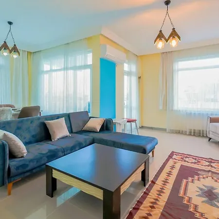 And Comfy Flat With Balcony In Muratpasa * אנטליה