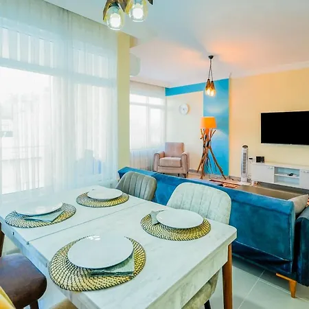 And Comfy Flat With Balcony In Muratpasa דירה