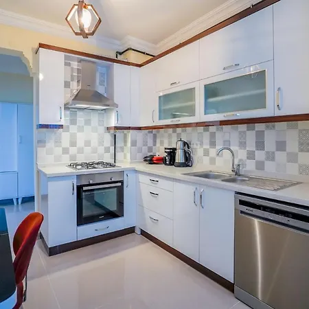 And Comfy Flat With Balcony In Muratpasa דירה